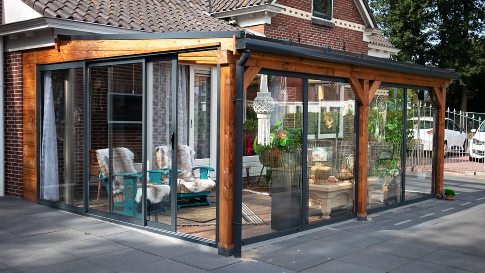 Houten overkapping aan huis